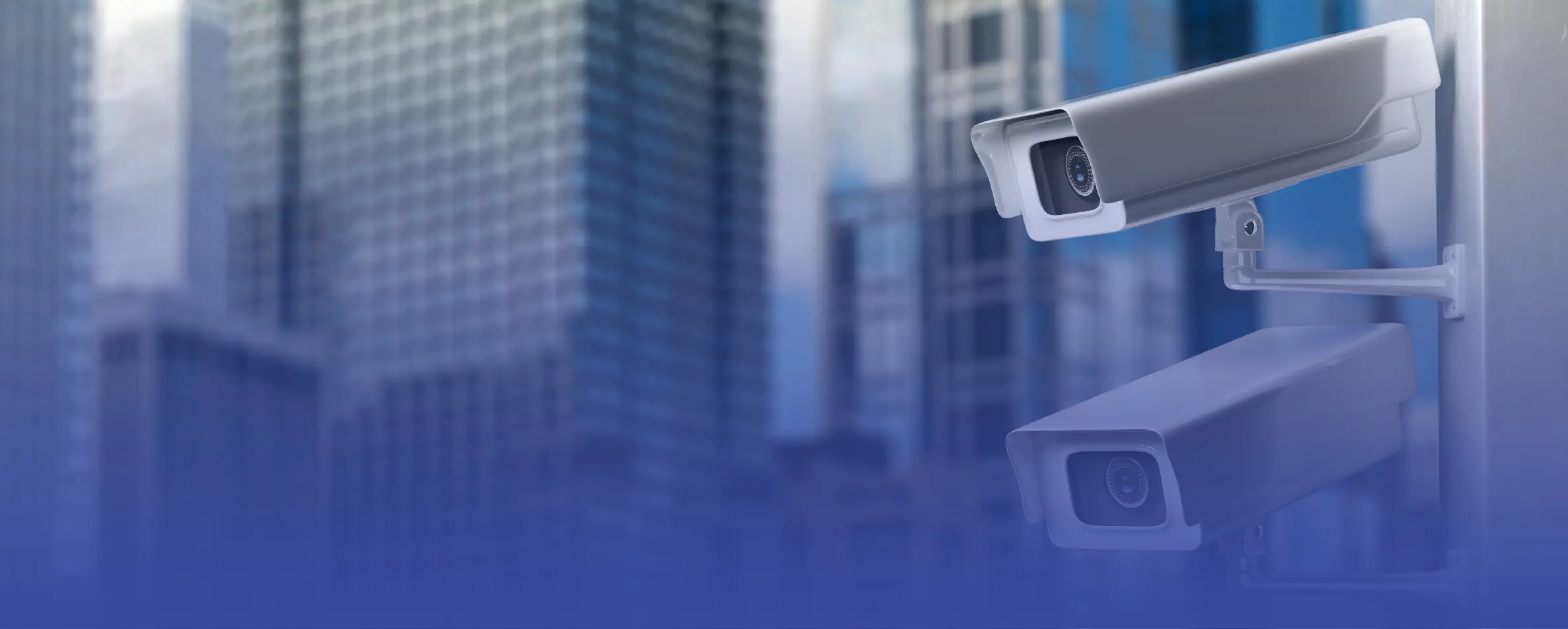 camera de segurança com condominios atras